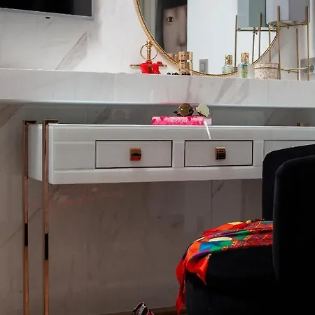 Boutique Hedonist * Makarska